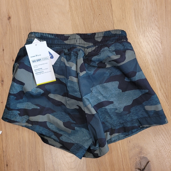 NWT Old Navy Girls Camo Active Shorts - Picture 2 of 3